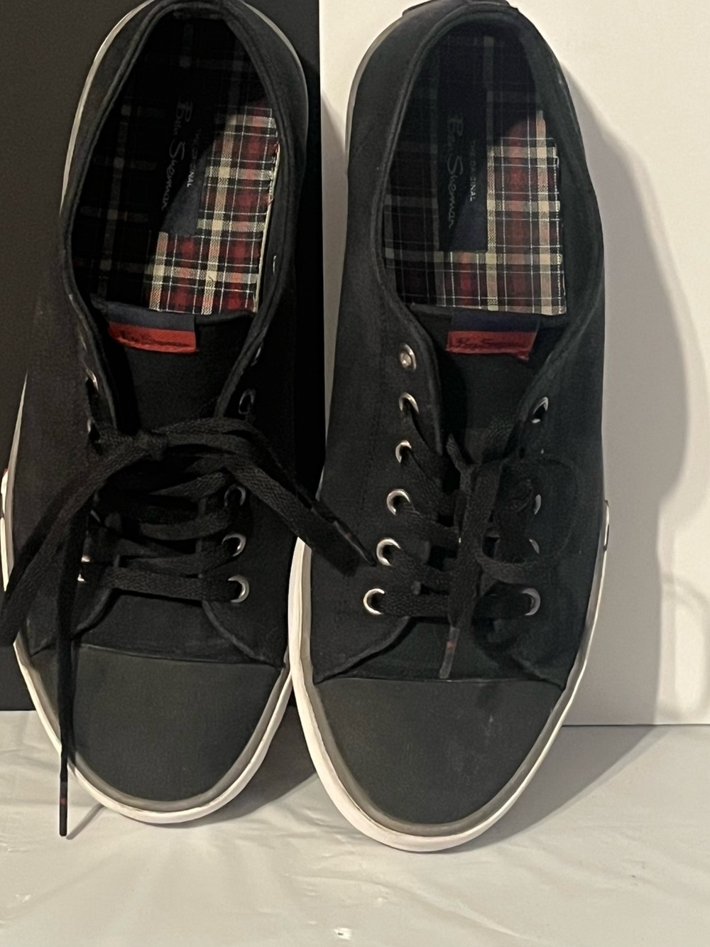 Signature Black Low-Top Canvas Sneakers with White Sole Ben Sherman